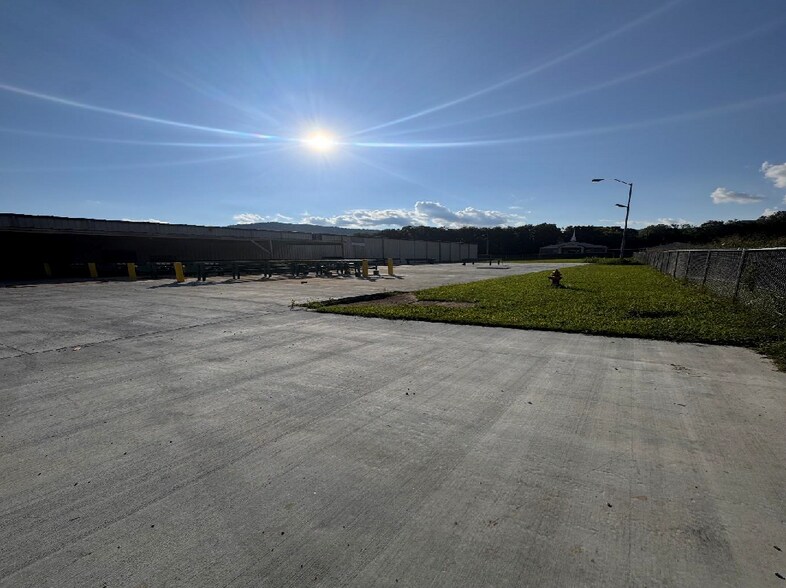 2228 S Cedar Ave, South Pittsburg, TN à vendre - Photo de l’immeuble – Image 2 sur 12