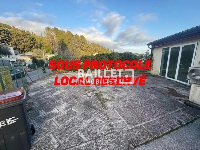 Plus de détails pour Local commercial à louer