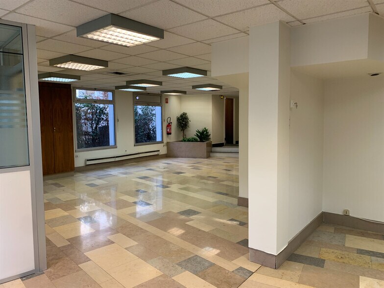 Bureau dans Neuilly-sur-Seine à louer - Photo intérieure – Image 3 sur 4