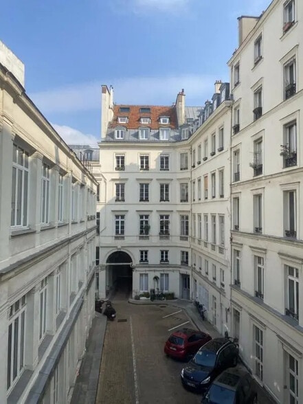 25 Rue Du Mail, Paris à louer - Photo de l’immeuble – Image 1 sur 7