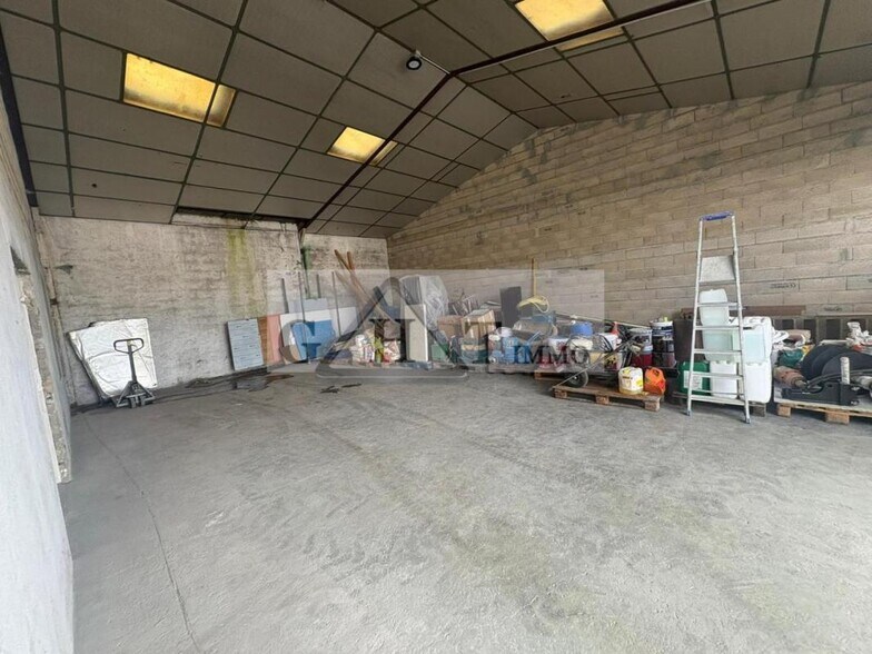 Industriel/Logistique dans Réau à louer - Photo de l’immeuble – Image 1 sur 4