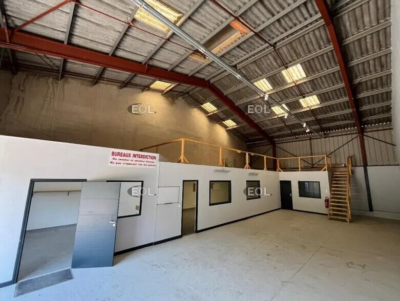 Local d’activités dans Gémenos à louer - Photo intérieure – Image 1 sur 3