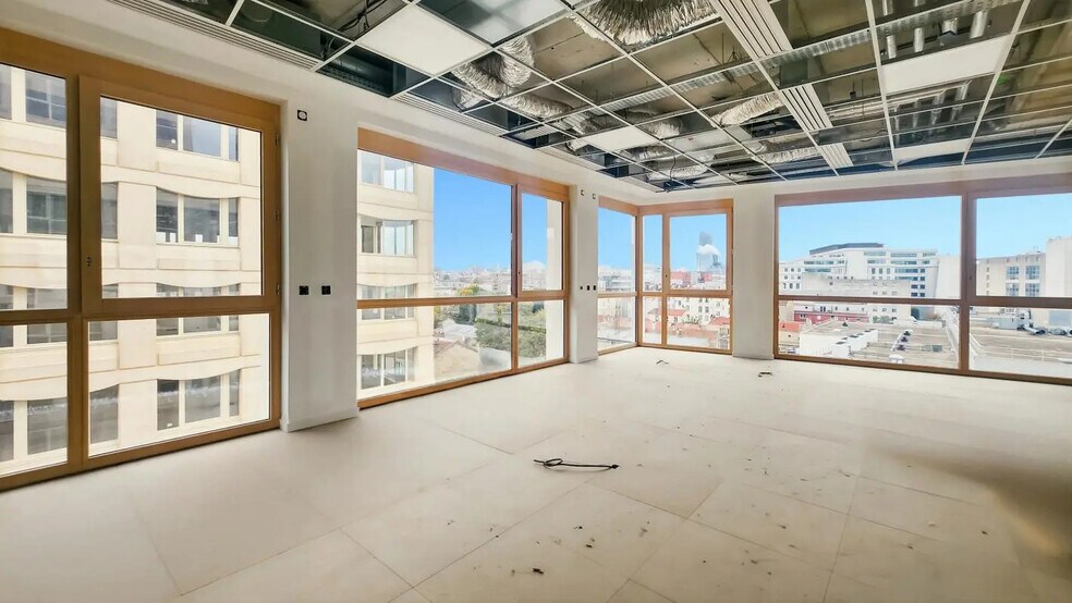 Bureau dans Ivry-sur-Seine à louer - Photo de l’immeuble – Image 1 sur 9