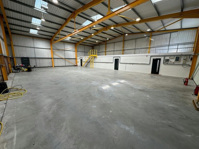 Excalibur Way, Manchester à louer - Photo de l’immeuble – Image 2 sur 6