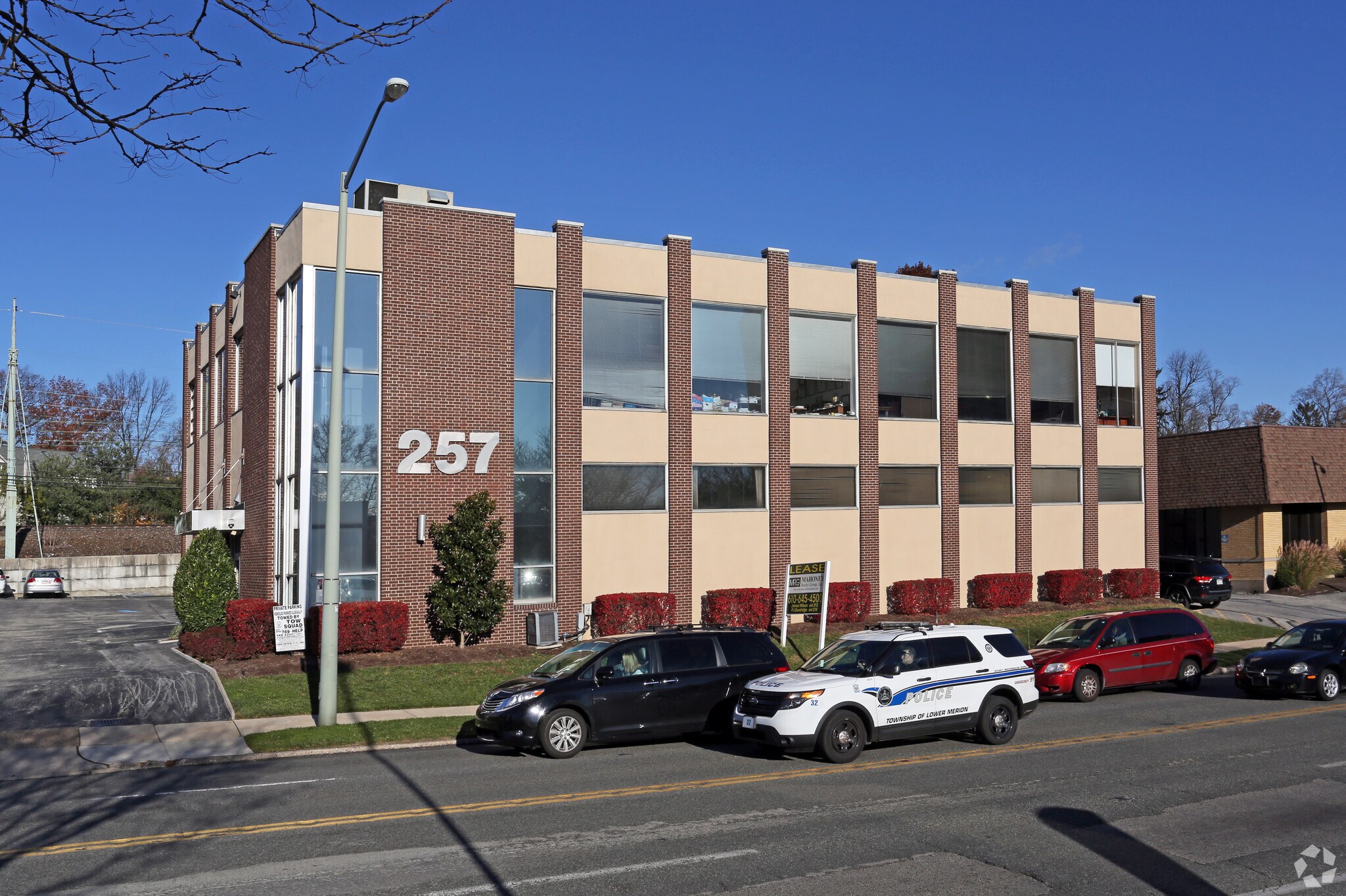 257 E Lancaster Ave, Wynnewood, PA à louer Photo principale– Image 1 sur 29
