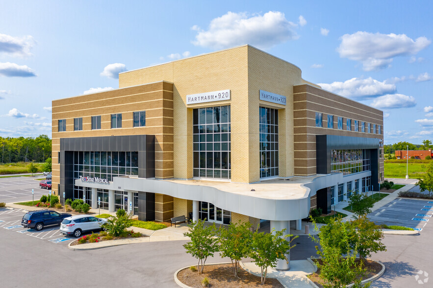 920 S Hartmann Dr, Lebanon, TN à louer - Photo principale – Image 1 sur 6
