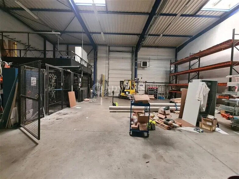 Local d’activités dans Fèves à louer - Photo de l’immeuble – Image 2 sur 7