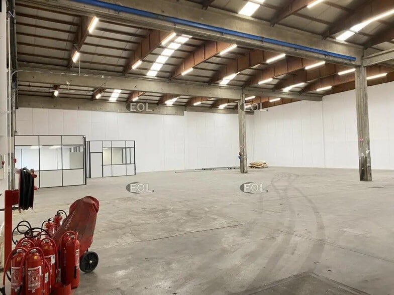 Industriel/Logistique dans Saint-Priest à louer - Photo de l’immeuble – Image 2 sur 31