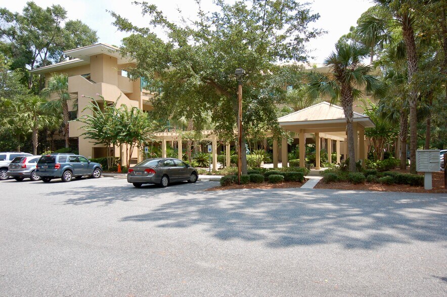 23 N Main St, Hilton Head Island, SC à louer - Photo de l’immeuble – Image 2 sur 5