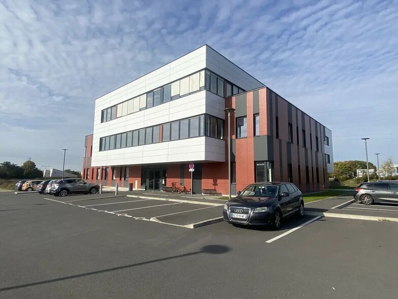 Bureau dans Bezannes à louer - Photo de l’immeuble – Image 1 sur 9