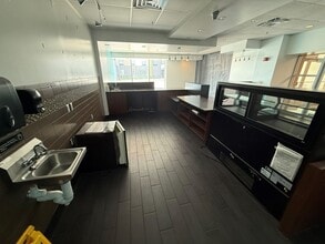 1205 S 70th St, West Allis, WI à louer Photo intérieure– Image 2 sur 4