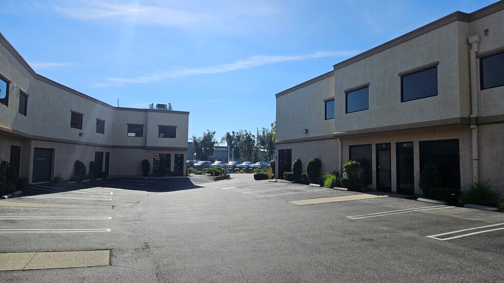 145 N Sierra Madre Blvd, Pasadena, CA à louer - Photo de l’immeuble – Image 3 sur 3