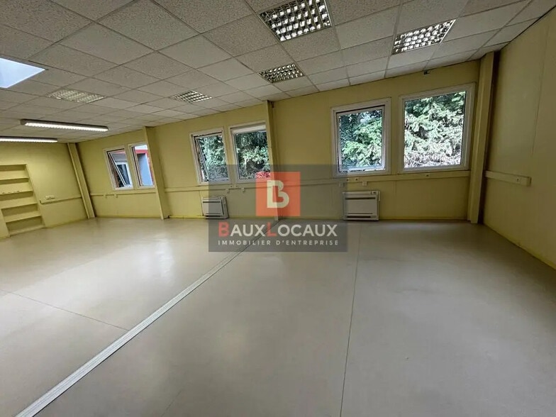 Bureau dans Avignon à vendre - Photo de l’immeuble – Image 2 sur 23