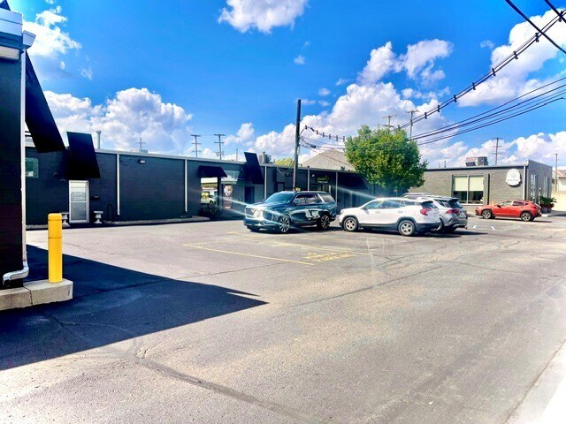 2211-2255 Cole St, Birmingham, MI à louer - Photo de l’immeuble – Image 2 sur 2