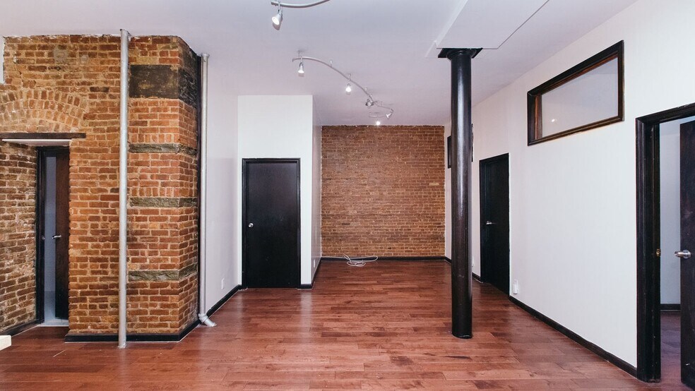 210 Humboldt St, Brooklyn, NY à louer - Photo de l’immeuble – Image 3 sur 6