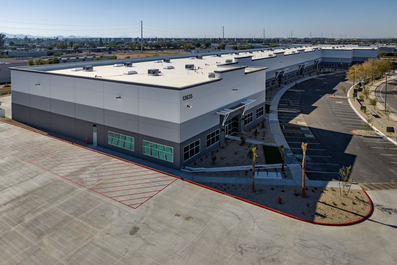 13550 W Auto Dr, Goodyear, AZ à louer Photo de l’immeuble– Image 1 sur 8