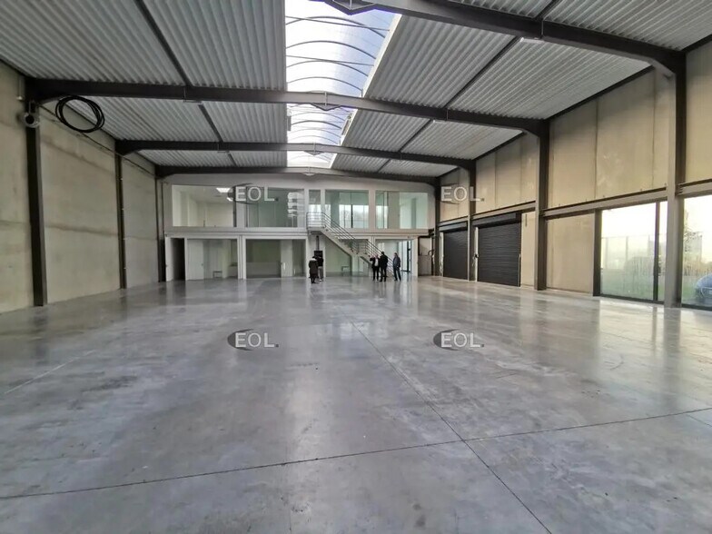 Local d’activités dans Roncq à louer - Photo de l’immeuble – Image 1 sur 6