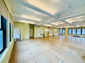 227-229 W 29th St, New York, NY à louer Photo intérieure– Image 2 sur 9