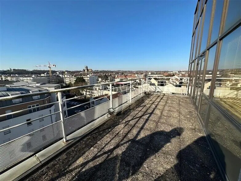 Bureau dans Mareuil-lès-Meaux à louer - Photo de l’immeuble – Image 3 sur 6