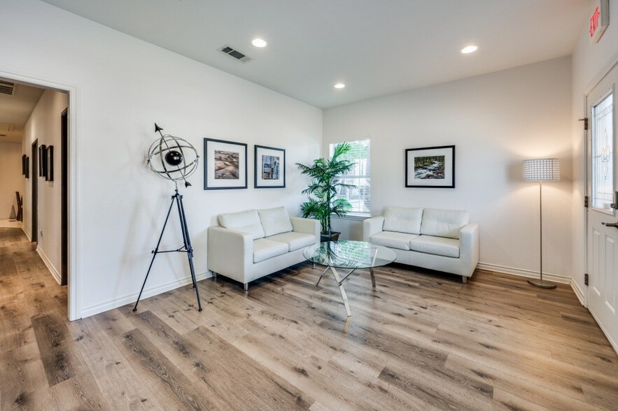 2028 Bedford Rd, Bedford, TX à vendre - Photo intérieure – Image 3 sur 9