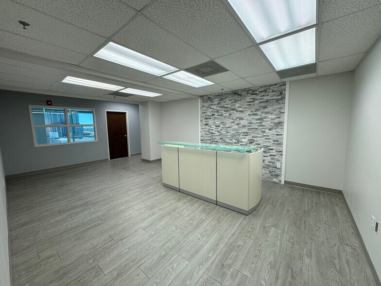 250 N Orange Ave, Orlando, FL à louer - Photo de l’immeuble – Image 3 sur 5