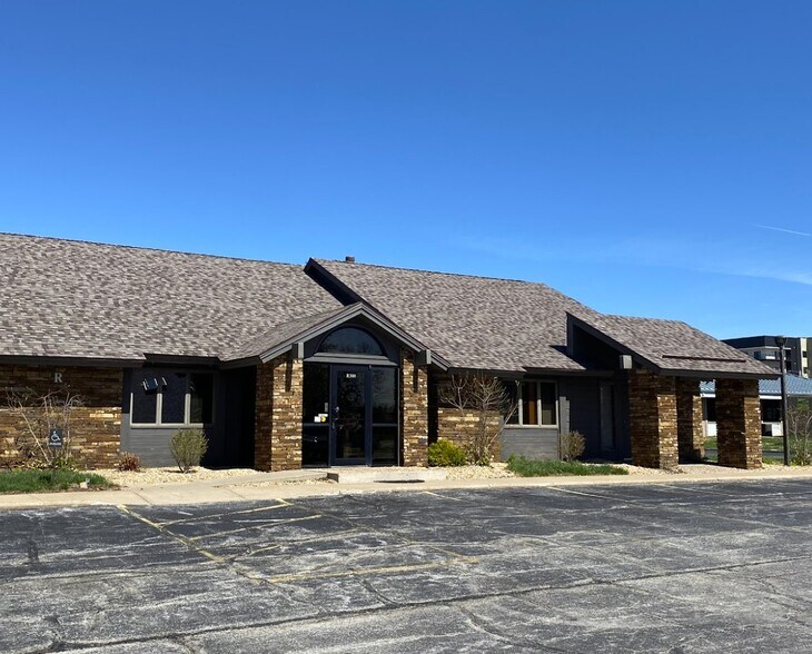 1200 E Woodhurst Dr, Springfield, MO à louer - Photo de l’immeuble – Image 2 sur 6