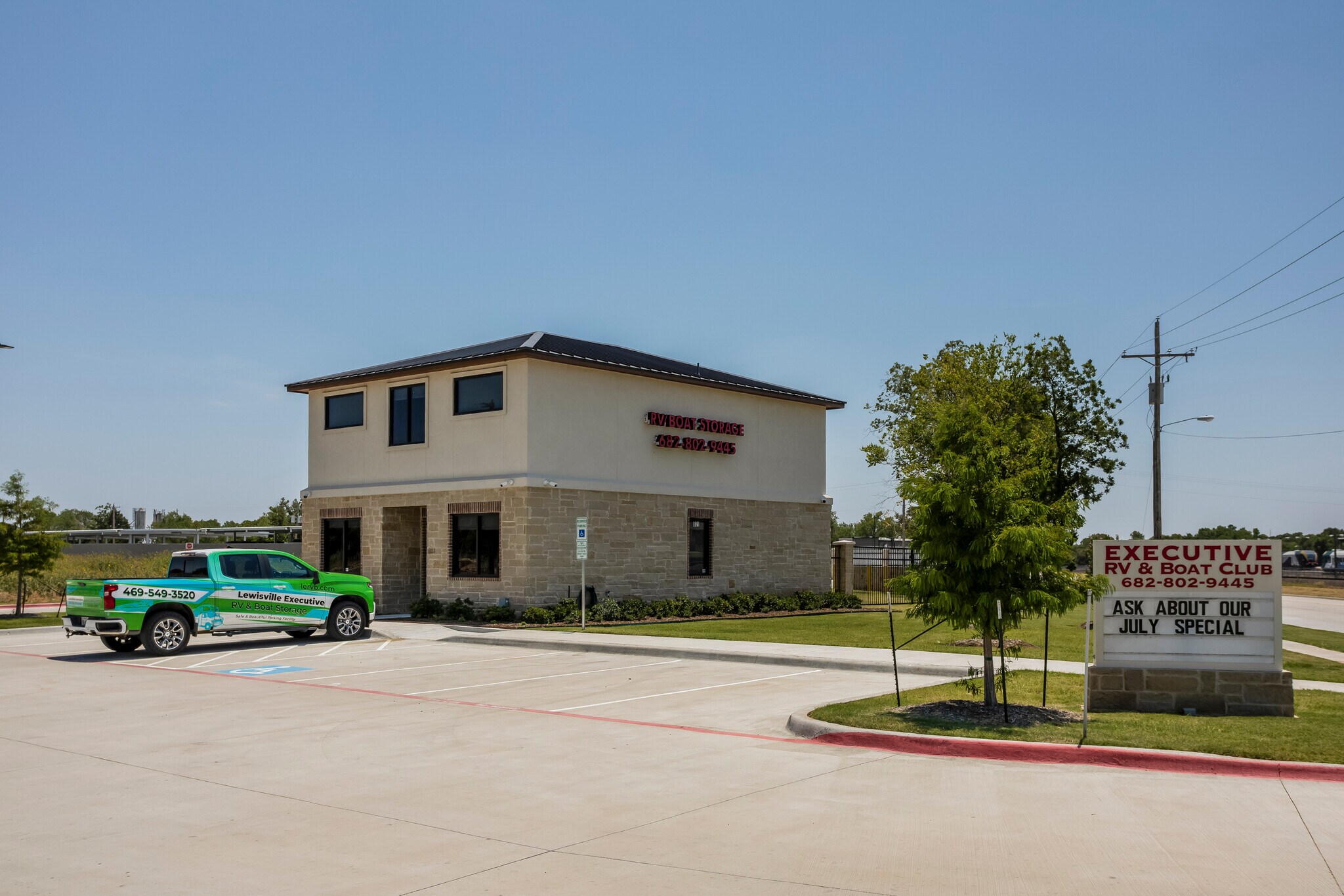 801 S Railroad St, Lewisville, TX à louer Photo principale– Image 1 sur 3