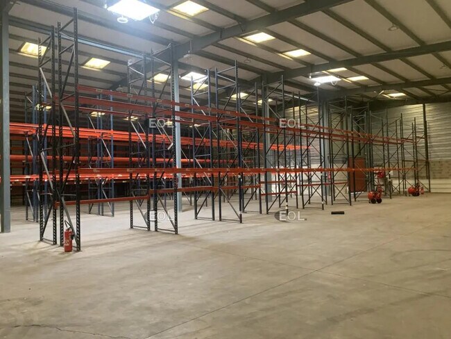 Plus de détails pour Industriel/Logistique à louer