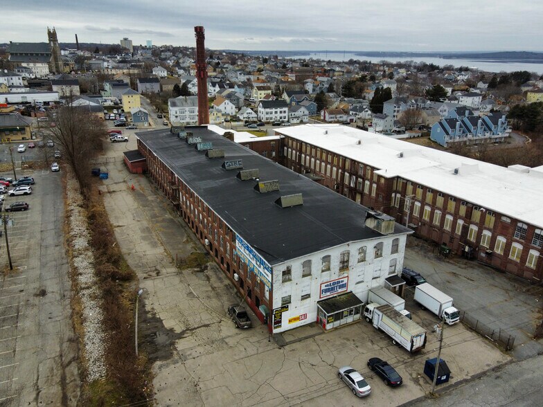 460 Globe St, Fall River, MA à vendre - Photo de l’immeuble – Image 3 sur 39