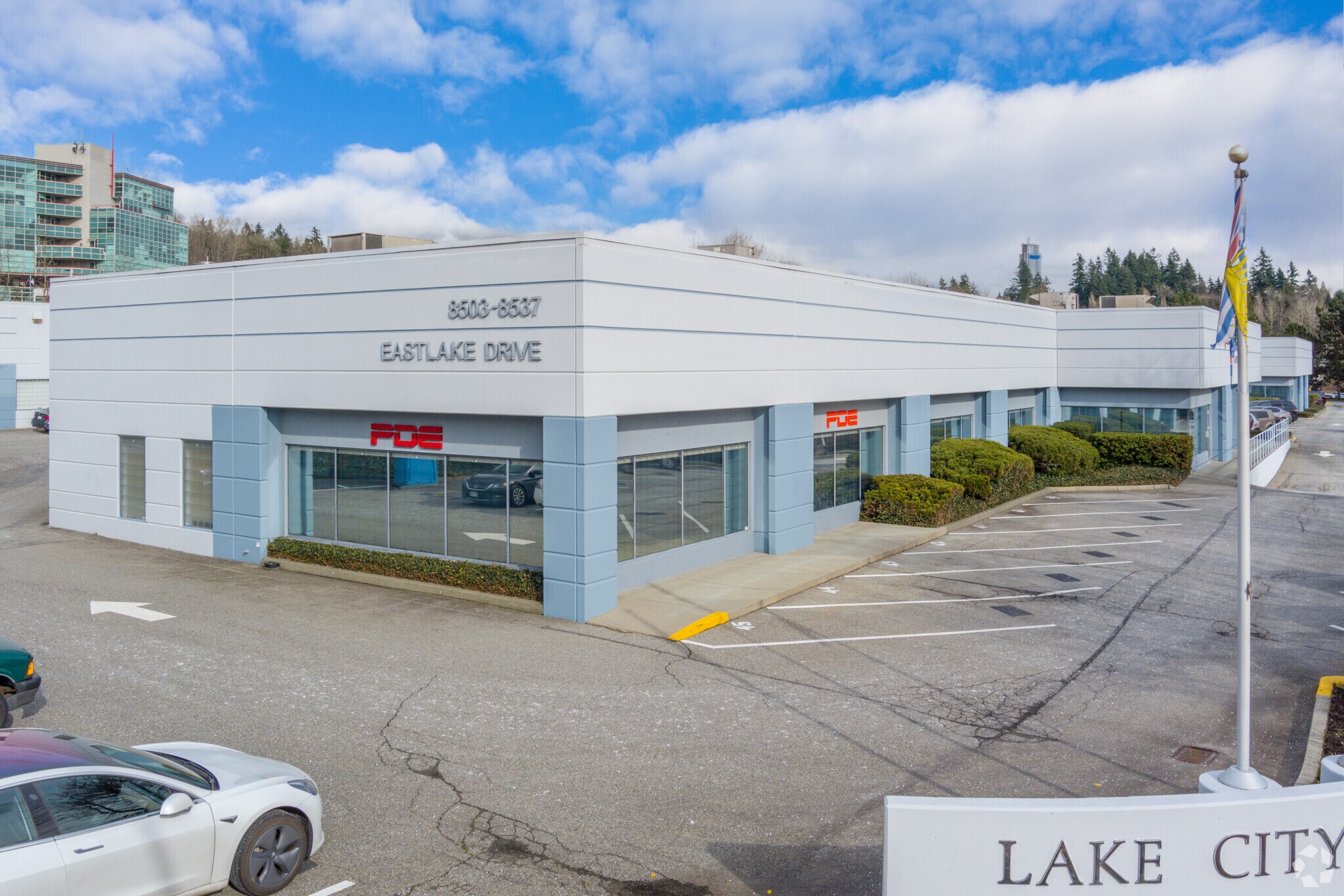 8503-8537 Eastlake Dr, Burnaby, BC à louer Photo principale– Image 1 sur 6