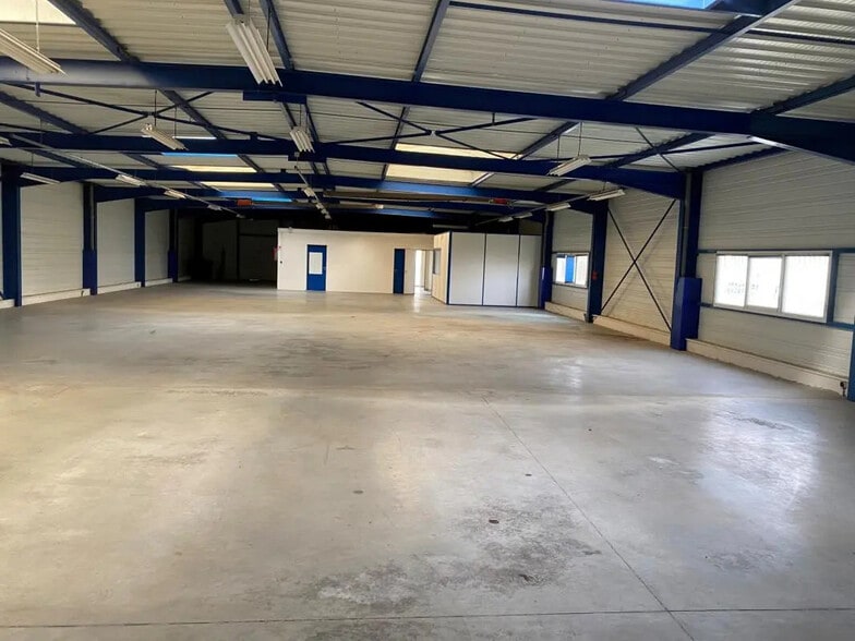 Industriel/Logistique dans Veauche à vendre - Photo de l’immeuble – Image 2 sur 5