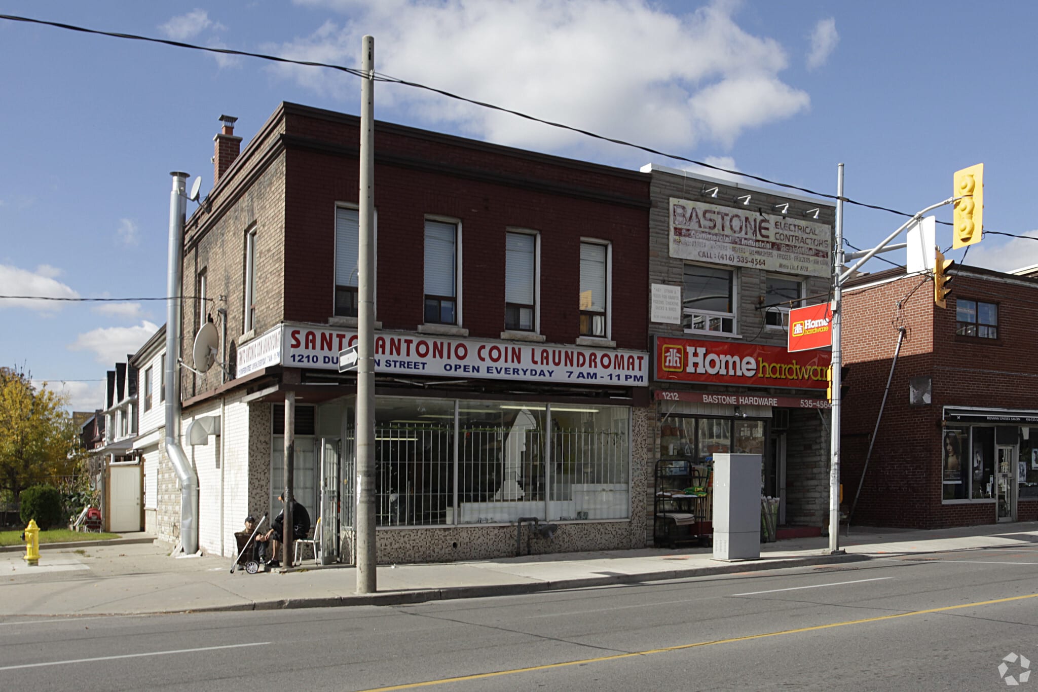 1210 Dufferin St, Toronto, ON à louer Photo principale– Image 1 sur 3