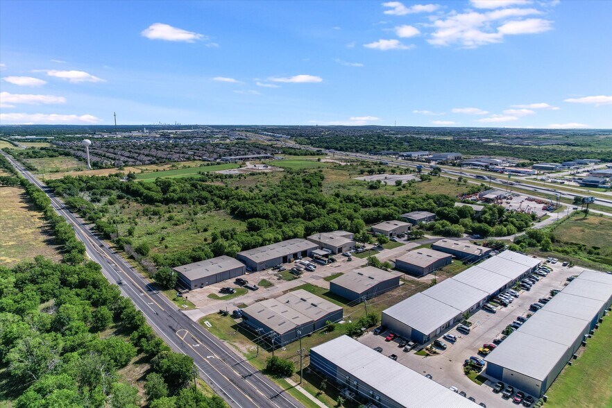 255 Interstate Dr, Buda, TX à vendre - Photo de l’immeuble – Image 3 sur 4
