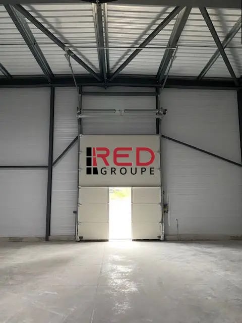 Industriel/Logistique dans Signes à louer Photo intérieure– Image 1 sur 5