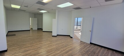 299 W Foothill Blvd, Upland, CA à louer Photo intérieure– Image 2 sur 6
