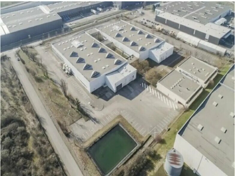 Local d’activités dans La Boisse à louer - Photo de l’immeuble – Image 2 sur 3