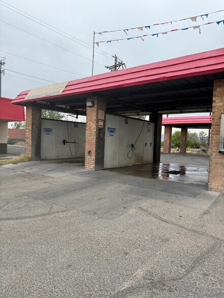 599 N Yarbrough Dr, El Paso, TX à louer - Photo de l’immeuble – Image 3 sur 6