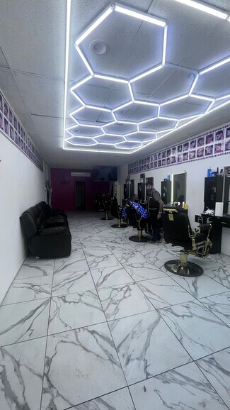 Plus de détails pour 3078-30100 51st St, Woodside, NY - Local commercial à vendre