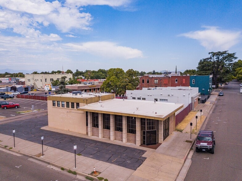 705 Jefferson St, Red Bluff, CA à vendre - Photo de l’immeuble – Image 2 sur 16