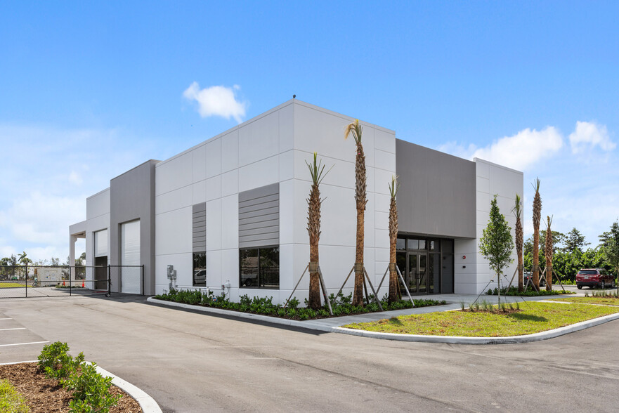 Industriel/Logistique dans Boynton Beach, FL à louer - Photo principale – Image 1 sur 6