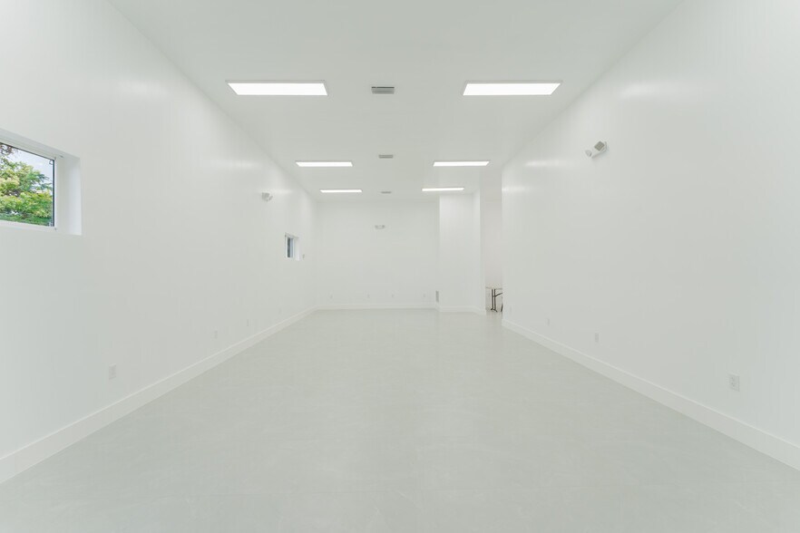 654 NW 22nd Rd, Fort Lauderdale, FL à louer - Photo intérieure – Image 2 sur 7