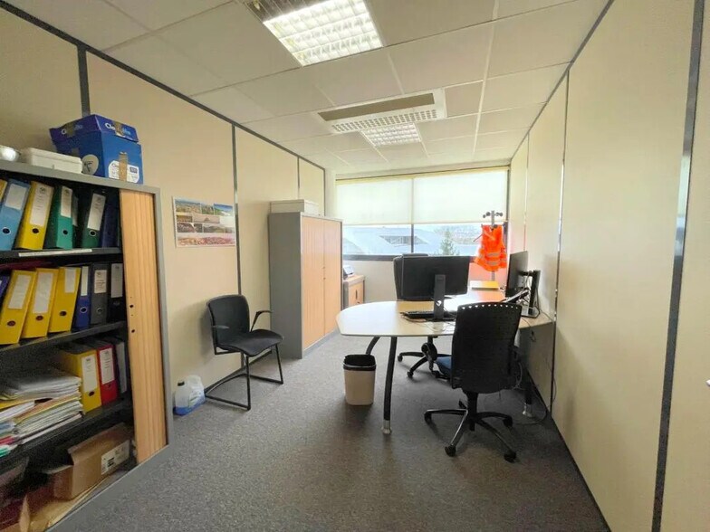 Bureau dans Poissy à louer - Photo de l’immeuble – Image 2 sur 18