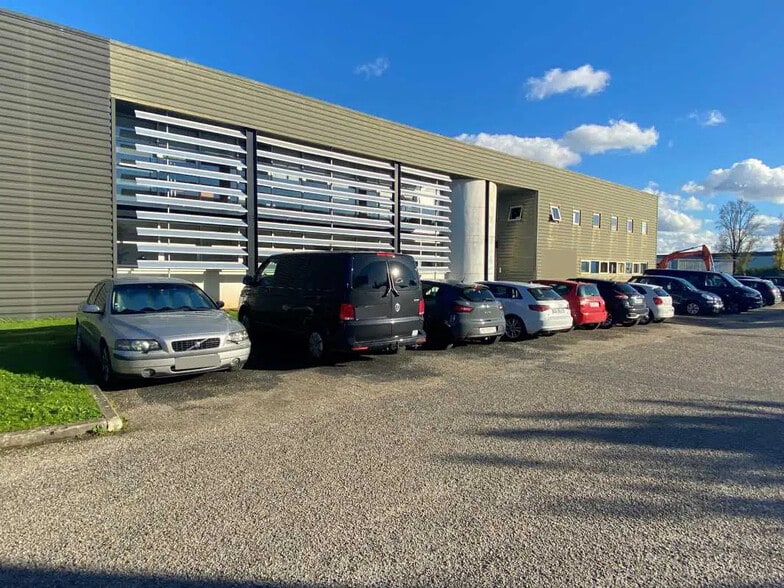 Local d'activités dans Blanquefort à vendre - Photo de l’immeuble – Image 2 sur 22