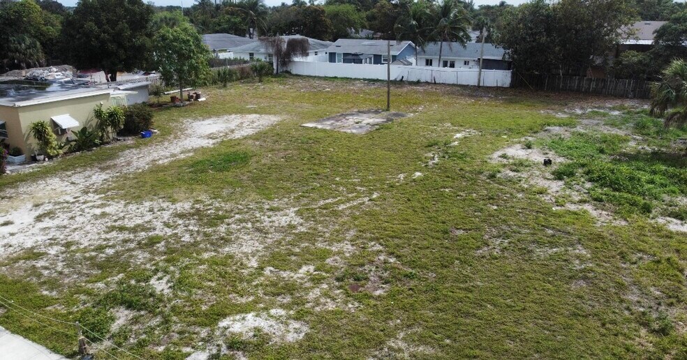 198 SE 4th St, Delray Beach, FL à vendre - Photo de l’immeuble – Image 3 sur 6