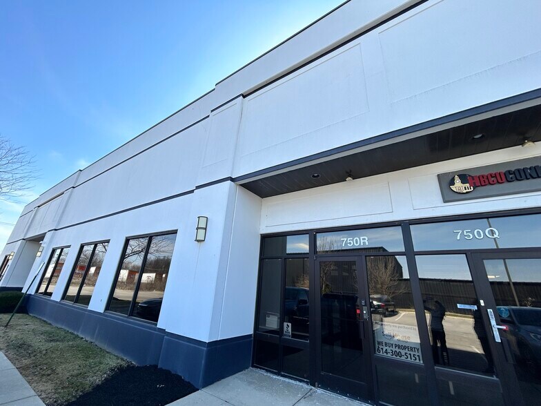 750 Cross Pointe Rd, Gahanna, OH à louer - Photo de l’immeuble – Image 3 sur 12