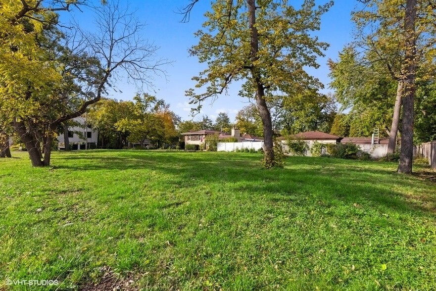 295 N Shady Ln, Elmhurst, IL à louer - Photo de l’immeuble – Image 3 sur 8