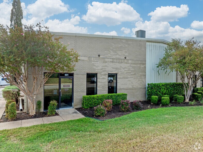 7303 Burleson Rd, Austin, TX à louer - Photo de l’immeuble – Image 2 sur 8