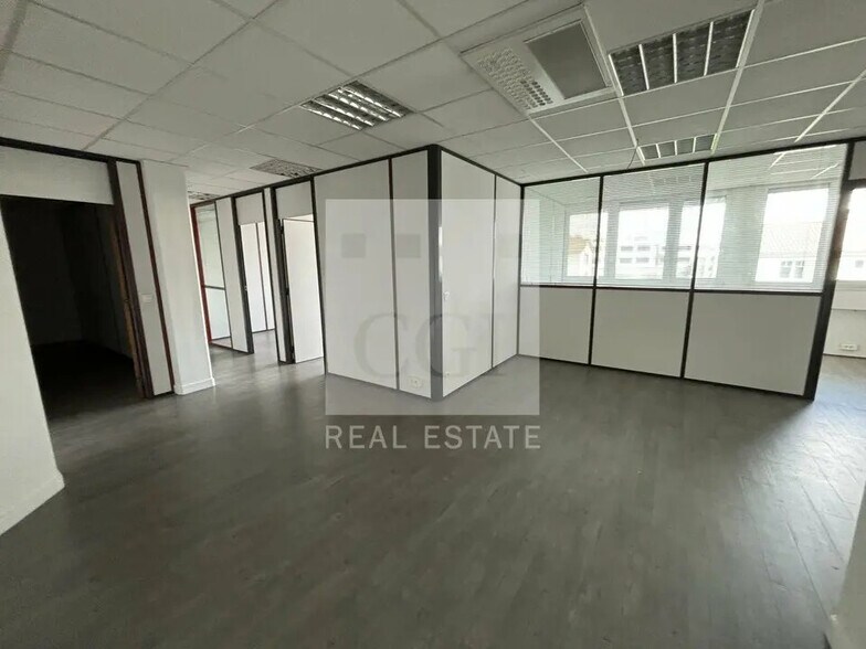 Bureau dans Bron à louer - Photo intérieure – Image 3 sur 9