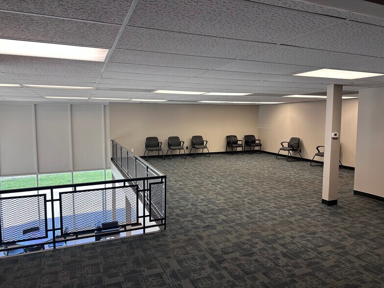 5325 NE 14th St, Des Moines, IA à louer - Photo de l’immeuble – Image 3 sur 12