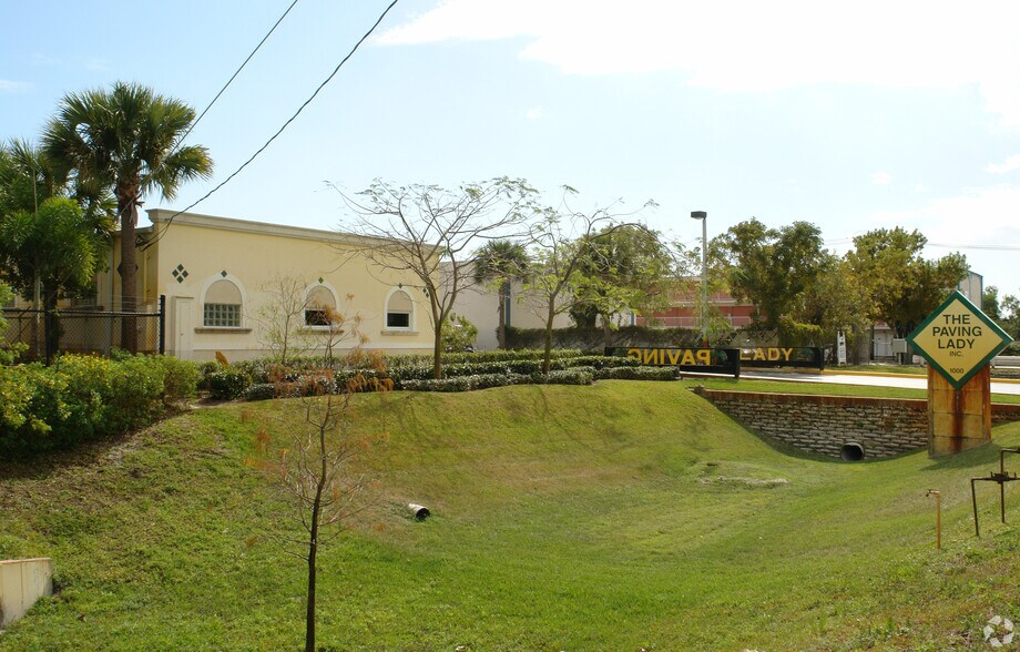1000 W Industrial Ave, Boynton Beach, FL à louer - Photo de l’immeuble – Image 3 sur 8
